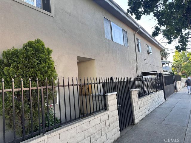 14703 Victory Boulevard, Van Nuys, CA 91411