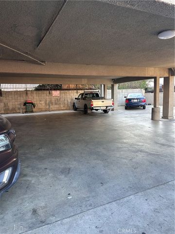 14703 Victory Boulevard, Van Nuys, CA 91411