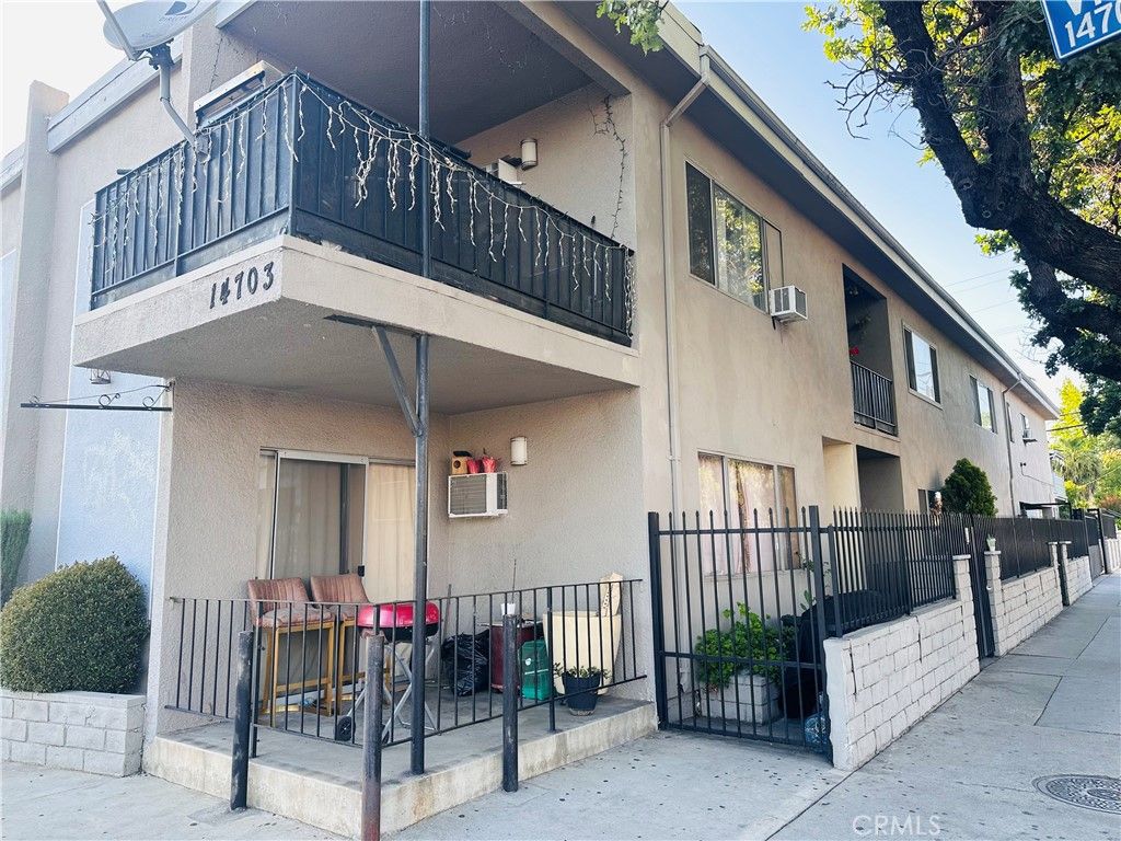 14703 Victory Boulevard, Van Nuys, CA 91411