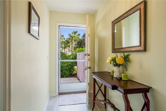 300 Harbour Drive 300-B, Vero Beach, FL 32963