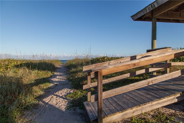 300 Harbour Drive 300-B, Vero Beach, FL 32963