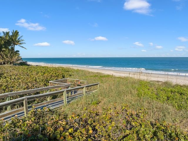 300 Harbour Drive 300-B, Vero Beach, FL 32963