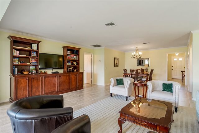 300 Harbour Drive 300-B, Vero Beach, FL 32963