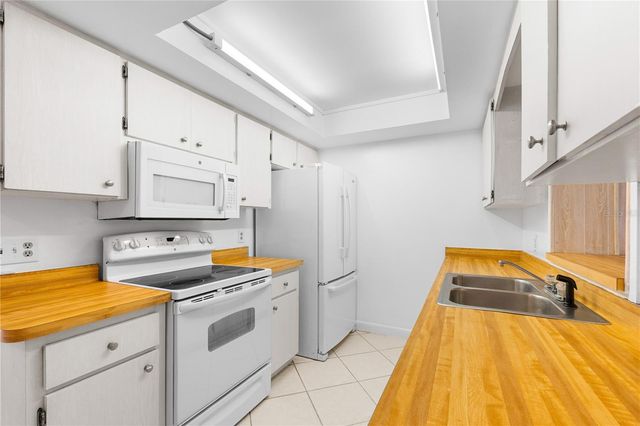 2814 20TH AVENUE DRIVE W, Bradenton, FL 34205