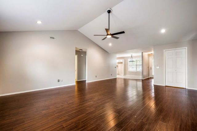 704 Oberg Drive, Centerton, AR 72719