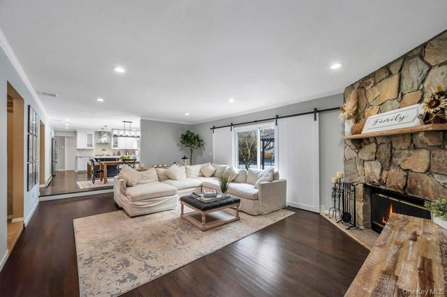 4 Long Meadow Road, Commack, NY 11725