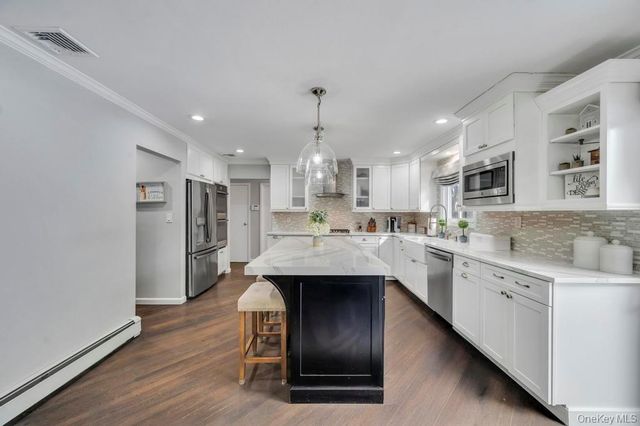 4 Long Meadow Road, Commack, NY 11725