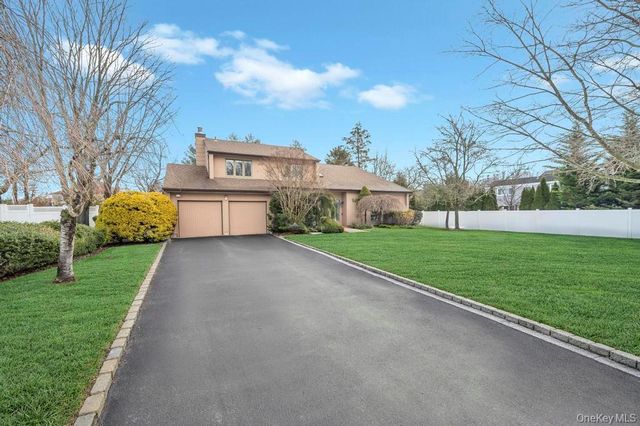 4 Long Meadow Road, Commack, NY 11725