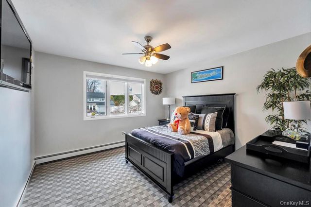 4 Long Meadow Road, Commack, NY 11725