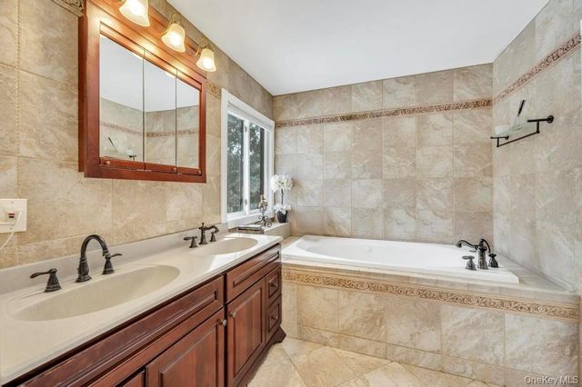 4 Long Meadow Road, Commack, NY 11725