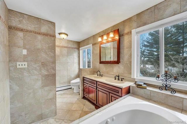 4 Long Meadow Road, Commack, NY 11725