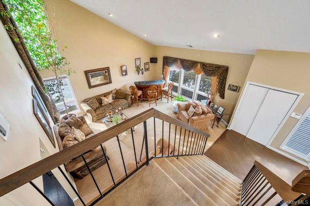 4 Long Meadow Road, Commack, NY 11725