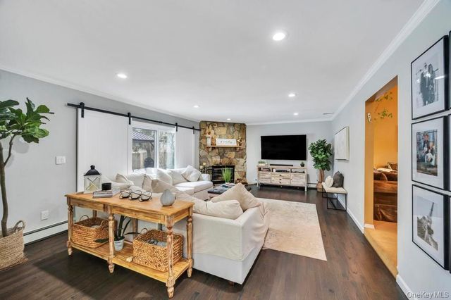 4 Long Meadow Road, Commack, NY 11725