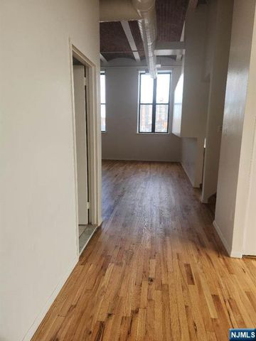840 River 301, Edgewater, NJ 07020