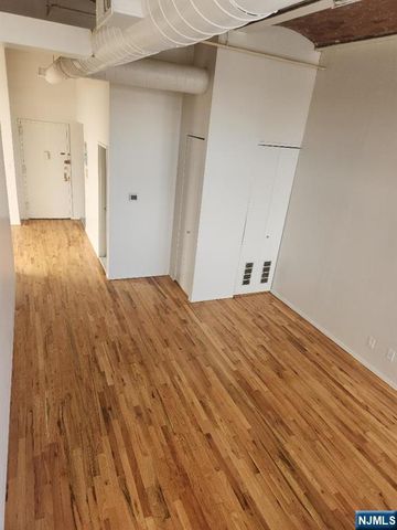 840 River 301, Edgewater, NJ 07020