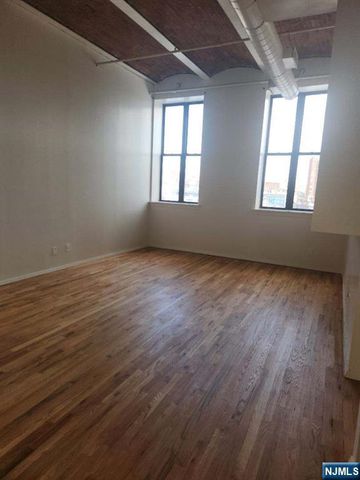 840 River 301, Edgewater, NJ 07020