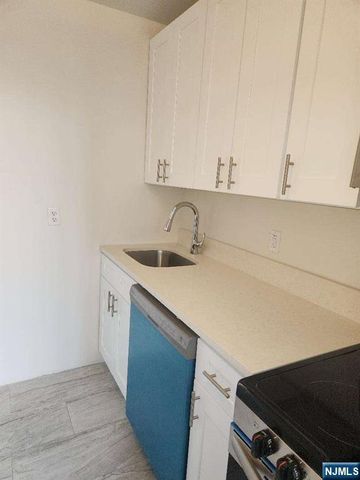 840 River 301, Edgewater, NJ 07020