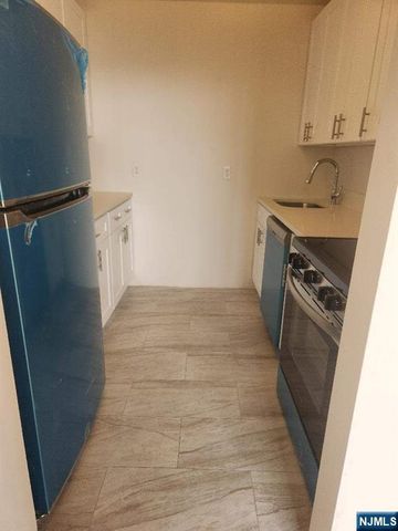 840 River 301, Edgewater, NJ 07020