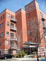 840 River 301, Edgewater, NJ 07020