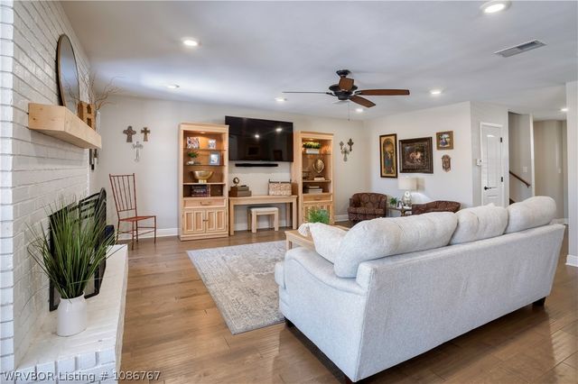 8905 Canterbury Cove, Fort Smith, AR 72903