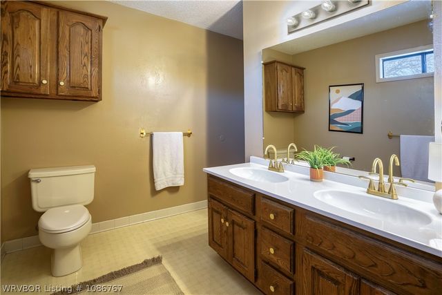 8905 Canterbury Cove, Fort Smith, AR 72903