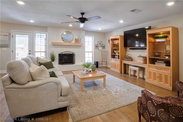 8905 Canterbury Cove, Fort Smith, AR 72903