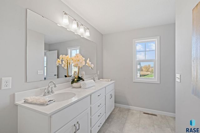 225 Thelma Ave Avenue, Harrisburg, SD 57032