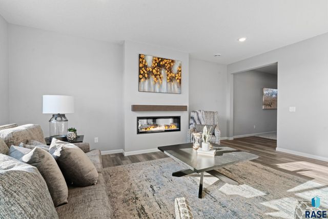 225 Thelma Ave Avenue, Harrisburg, SD 57032