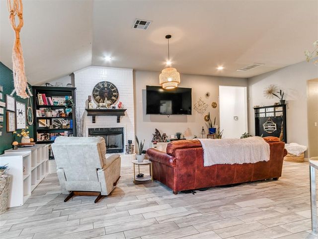 724 McConnell Drive, Yukon, OK 73099