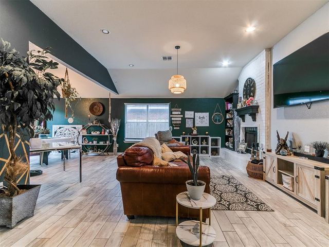 724 McConnell Drive, Yukon, OK 73099