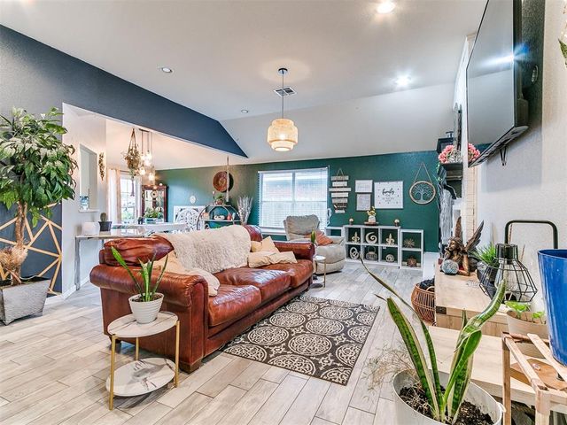 724 McConnell Drive, Yukon, OK 73099