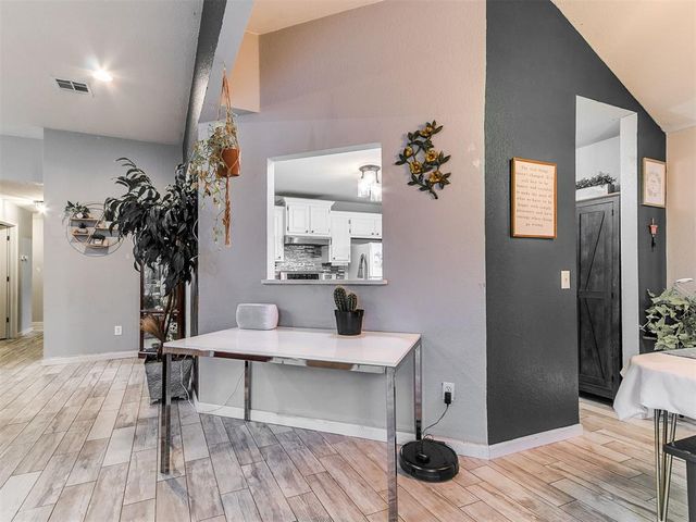 724 McConnell Drive, Yukon, OK 73099