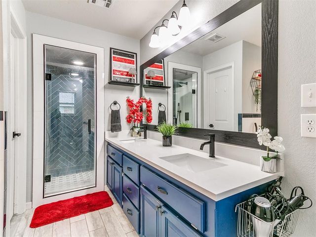 724 McConnell Drive, Yukon, OK 73099