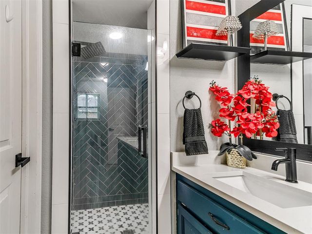 724 McConnell Drive, Yukon, OK 73099