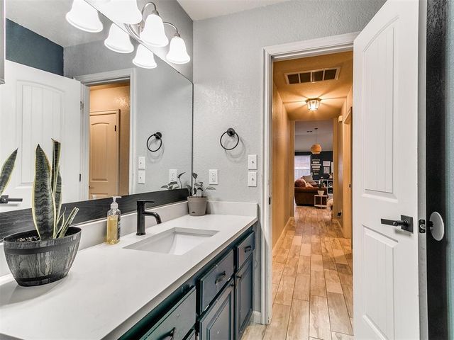 724 McConnell Drive, Yukon, OK 73099