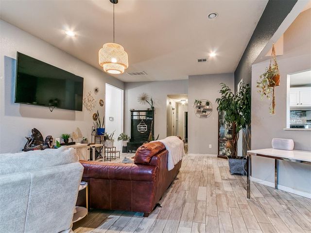724 McConnell Drive, Yukon, OK 73099