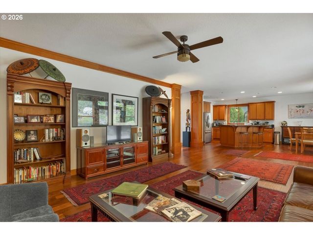 1126 CASCARA Loop, Salem, OR 97302