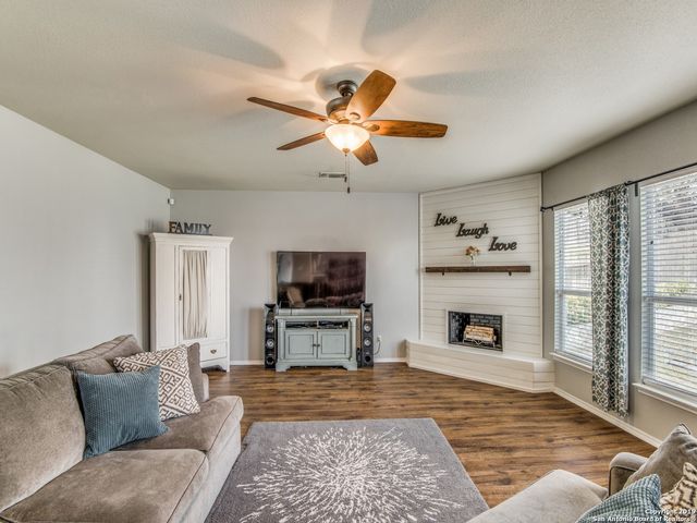 21206 Villa Valencia, San Antonio, TX 78258