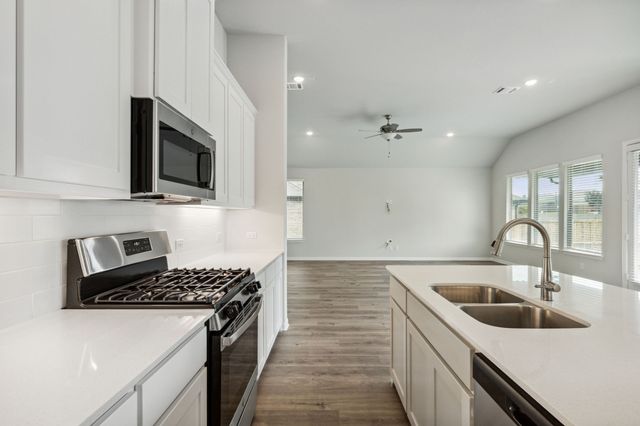 605 Bonnie Rose Lane, Van Alstyne, TX 75495
