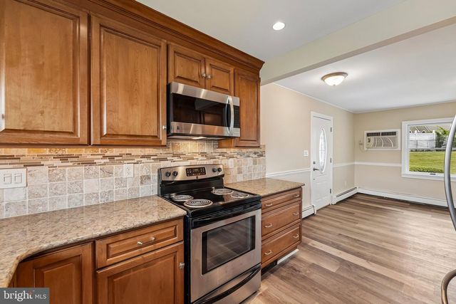 9 RUSTLEAF LN, Levittown, PA 19055