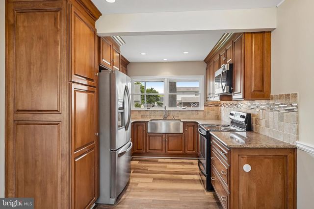 9 RUSTLEAF LN, Levittown, PA 19055