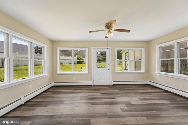 9 RUSTLEAF LN, Levittown, PA 19055