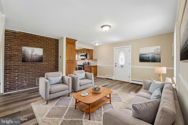 9 RUSTLEAF LN, Levittown, PA 19055