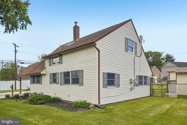 9 RUSTLEAF LN, Levittown, PA 19055