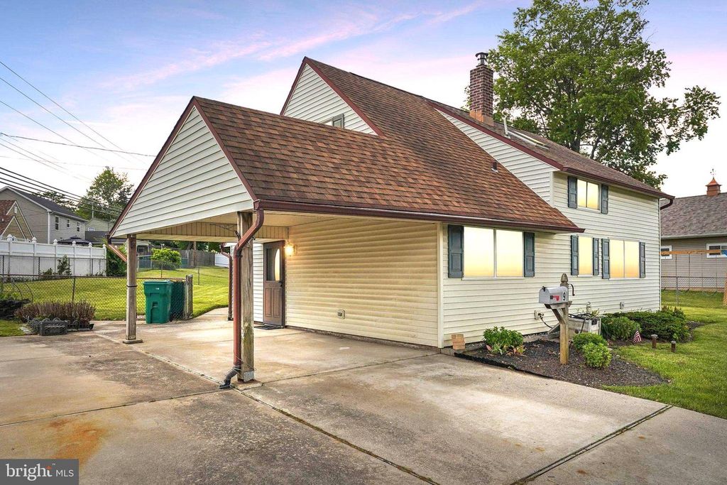 9 RUSTLEAF LN, Levittown, PA 19055