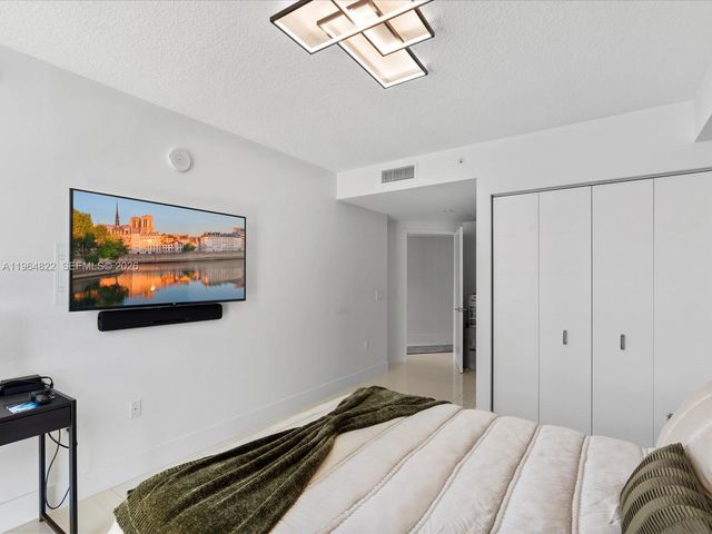 300 Sunny Isles Blvd 4-807, Sunny Isles Beach, FL 33160