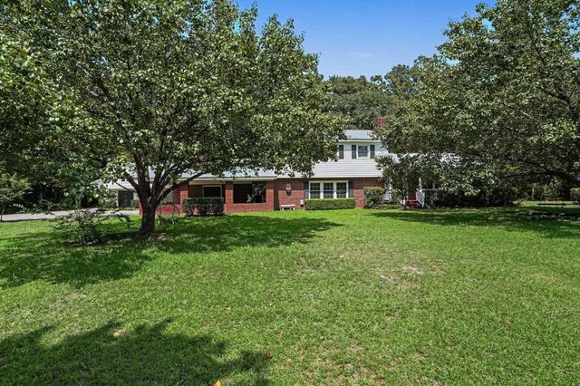 1384 Bud Graham Rd., Galivants Ferry, SC 29544