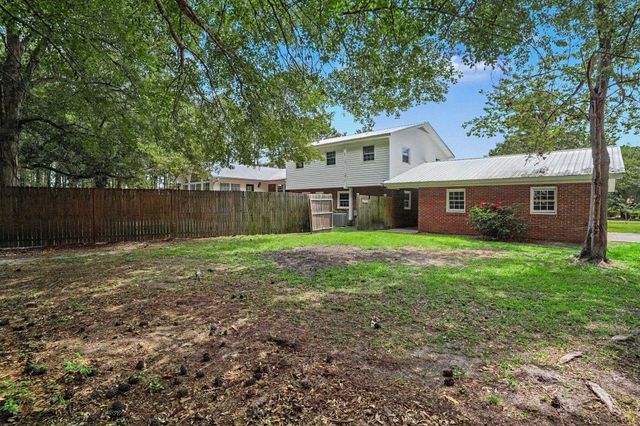 1384 Bud Graham Rd., Galivants Ferry, SC 29544