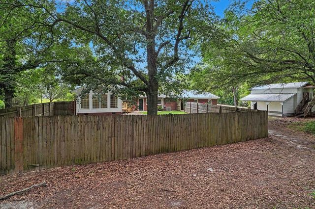 1384 Bud Graham Rd., Galivants Ferry, SC 29544