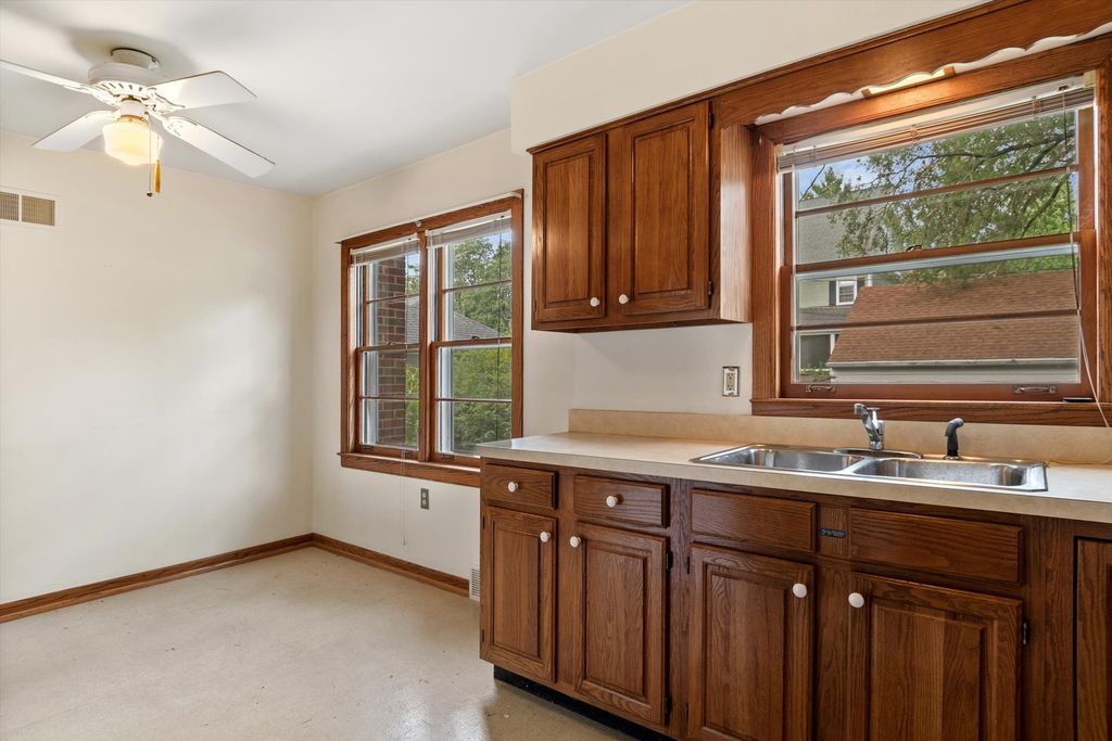 215 N Mill Street, Naperville, IL 60540 — photo 5
